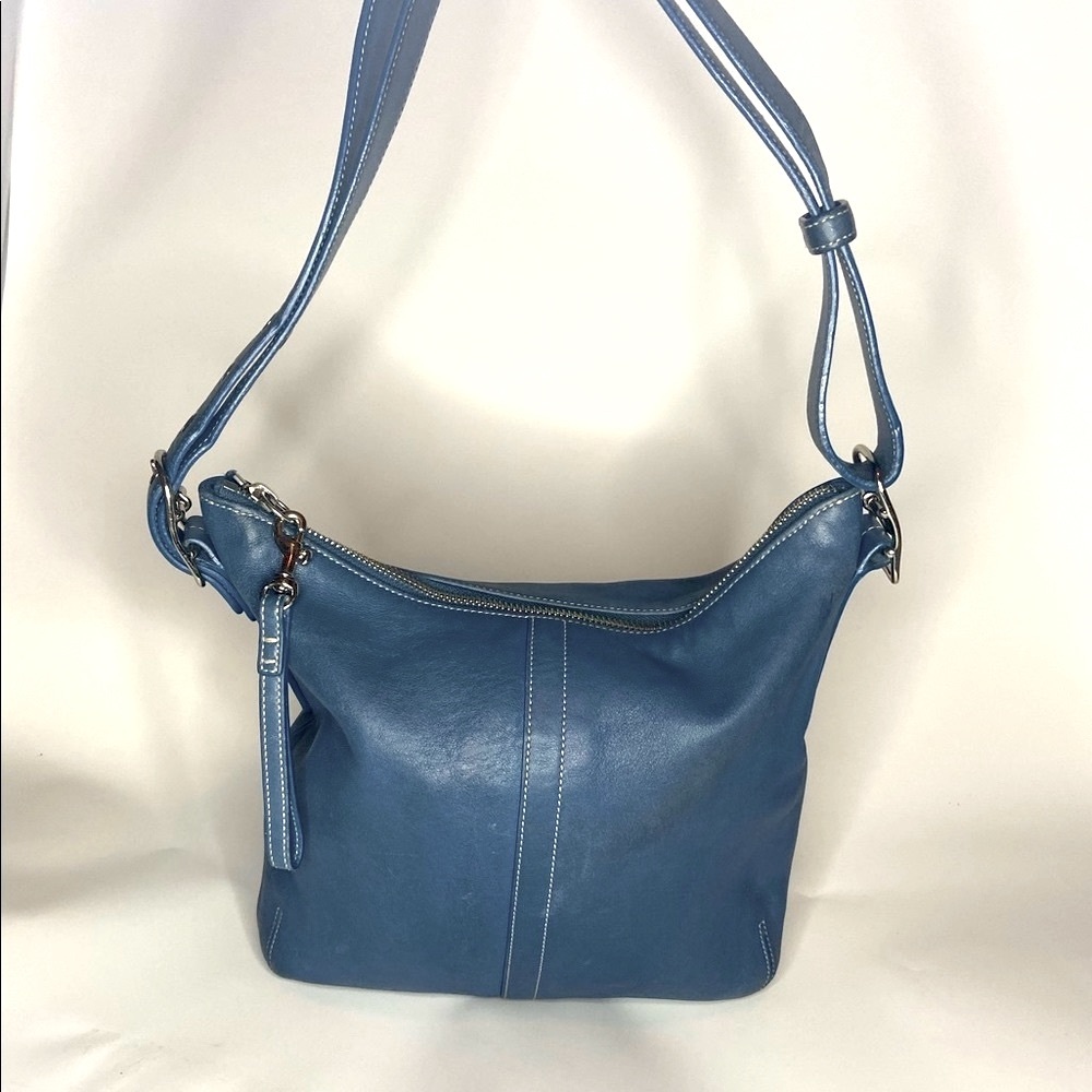 Vintage Authentic Coach Blue Genuine leather adjust strap bag. Silver Hardware
